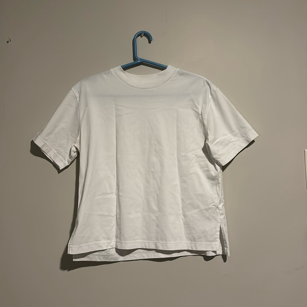 White Uniqlo AIRism unisex t shirt, medium